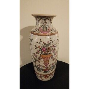 Vintage Chinese Porcelain Vase with an Ecru Crackle Glaze Finish